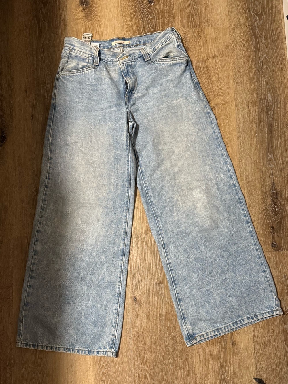 Levi’s 90s wide leg Jean light denim color